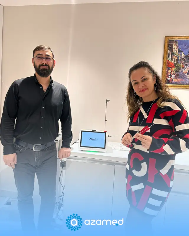 Azamed Medikal Dr. Ebru Durmuş'a LipoSlım Cihazını Teslım Ediyor.
